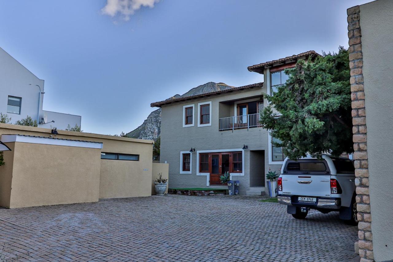 Lavender Manor Guest Lodge Hermanus Bagian luar foto