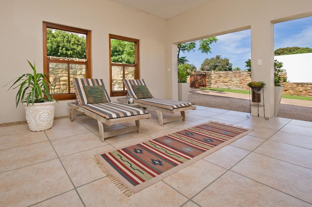 Lavender Manor Guest Lodge Hermanus Bagian luar foto