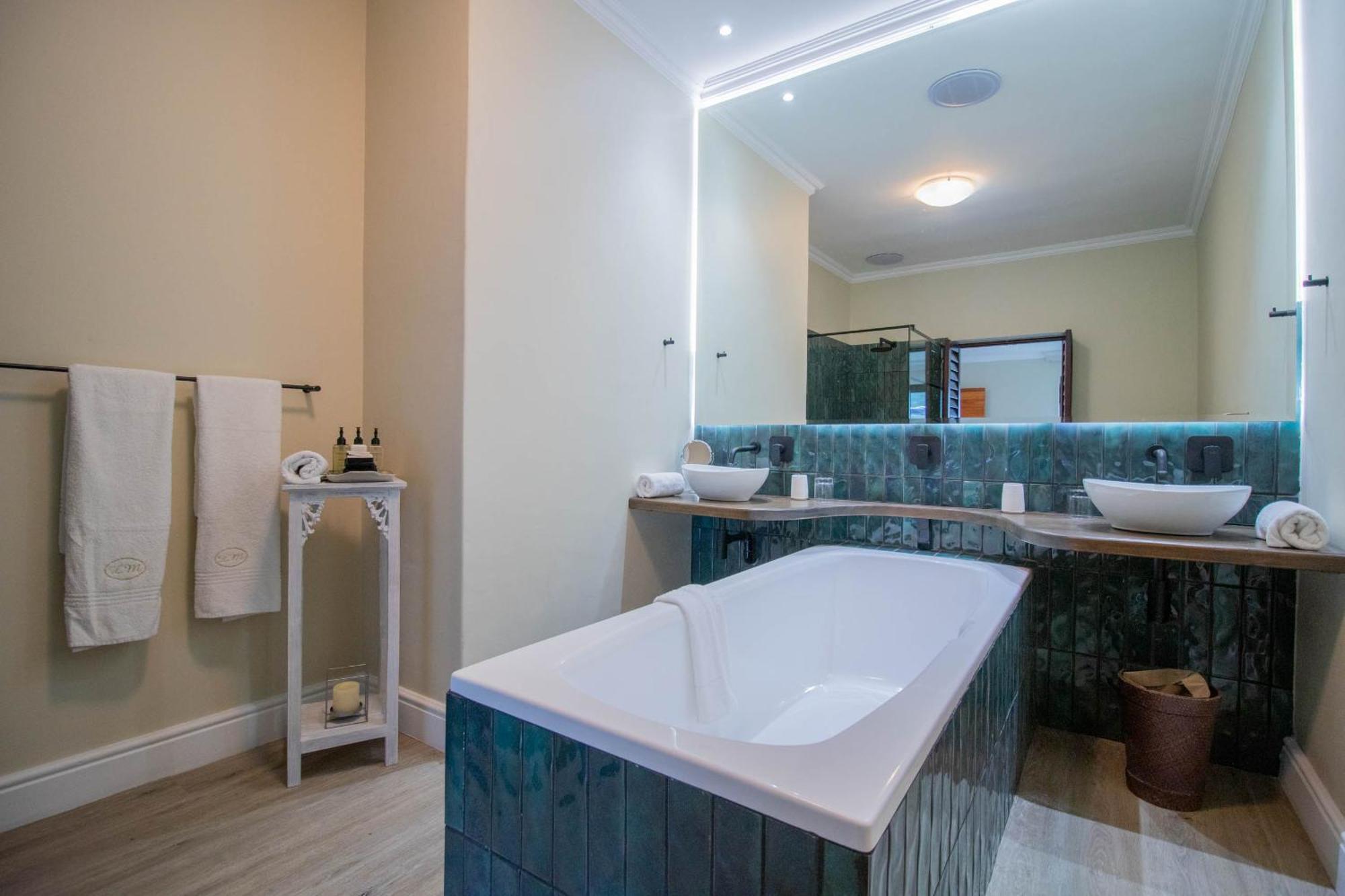 Lavender Manor Guest Lodge Hermanus Bagian luar foto