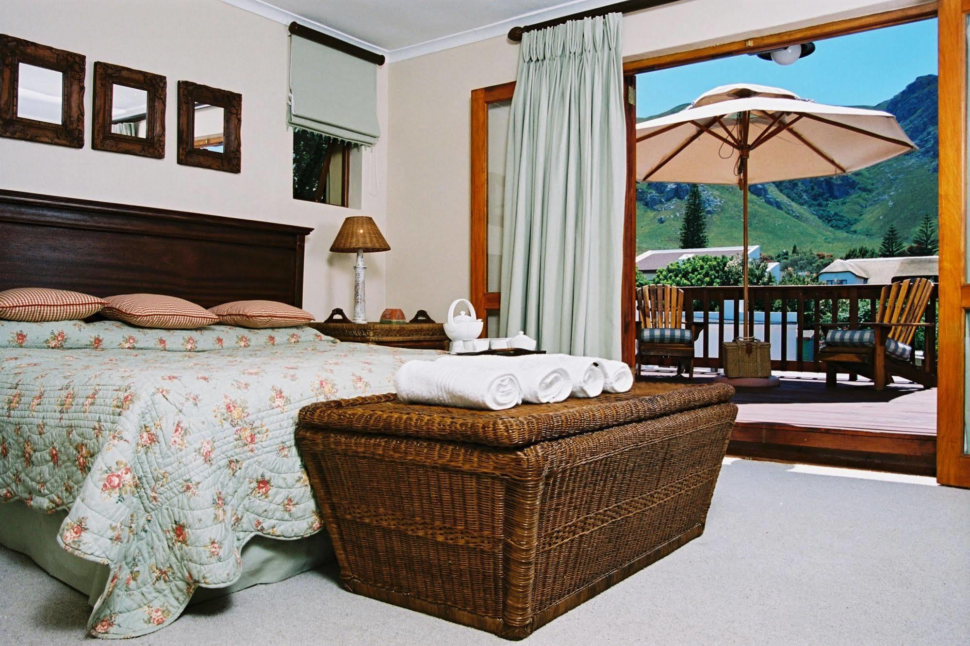 Lavender Manor Guest Lodge Hermanus Bagian luar foto